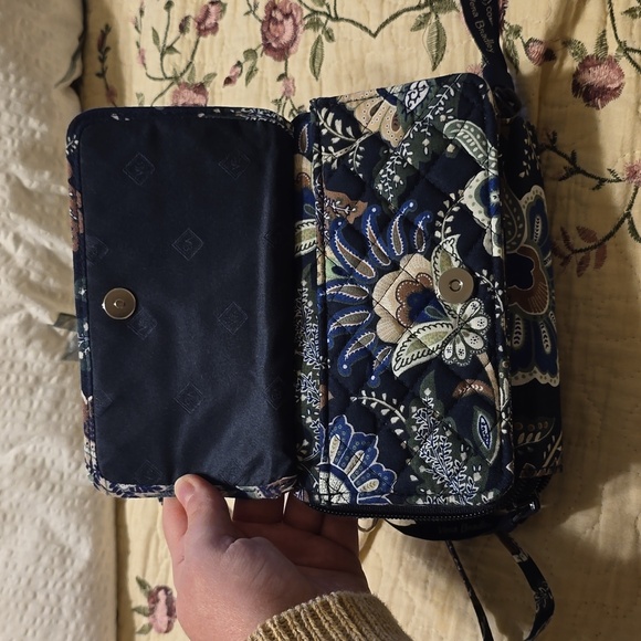 Vera Bradley RFID All In One Crossbody Bag Java Navy Camo - Picture 2 of 5